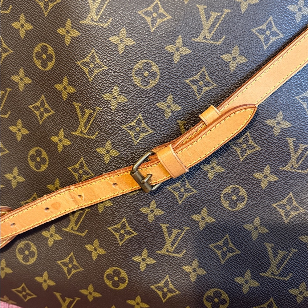 AUTHENTIC LOUIS VUITTON OVERSIZED HOBO BAG - Great for travel! - Picture 9 of 9